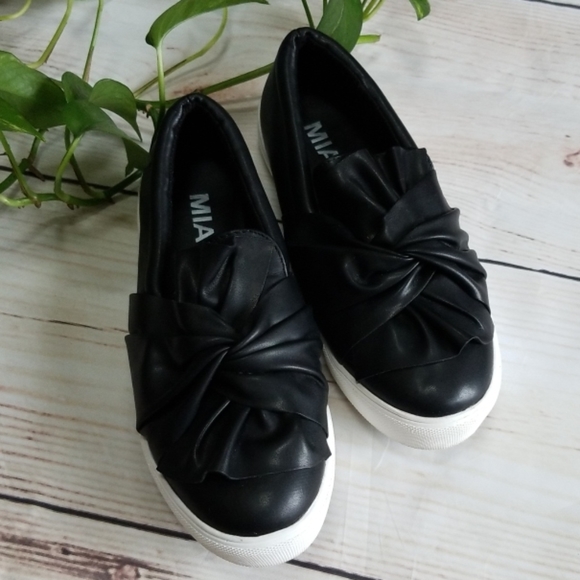 MIA Shoes - Mia Slip On Sneakers Black Sz 8